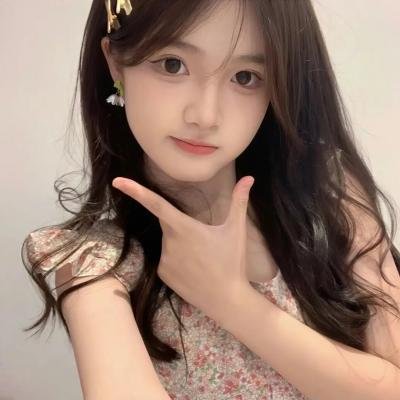 出墙红杏两家春